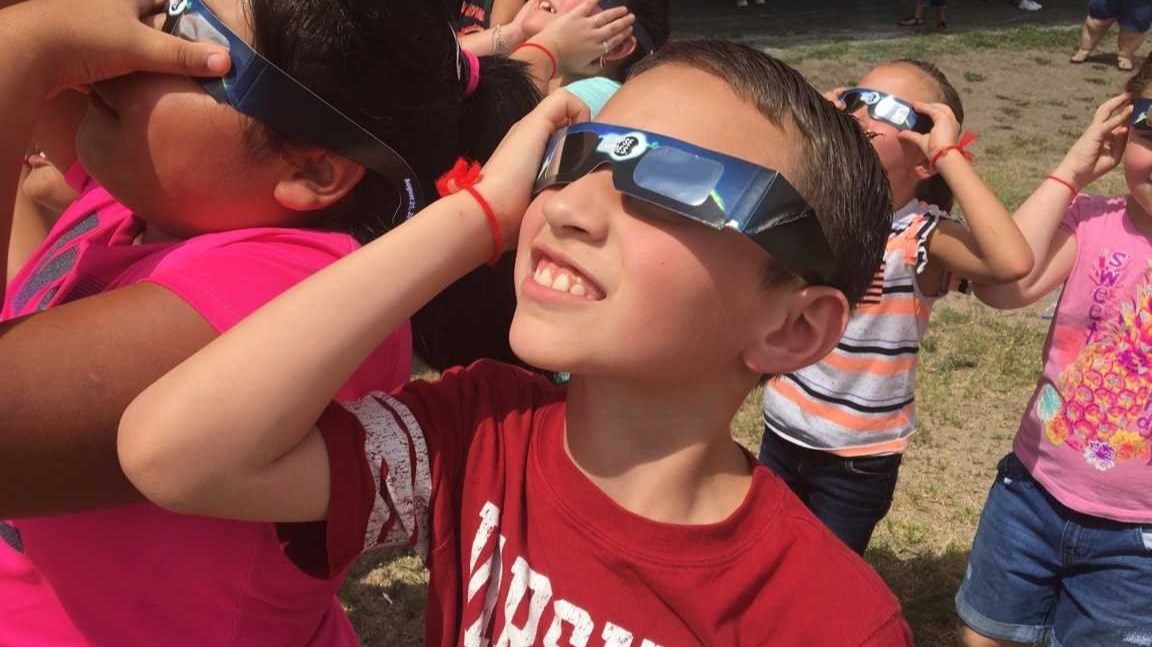 Mathis ISD students attend solar eclipse viewing party | kiiitv.com